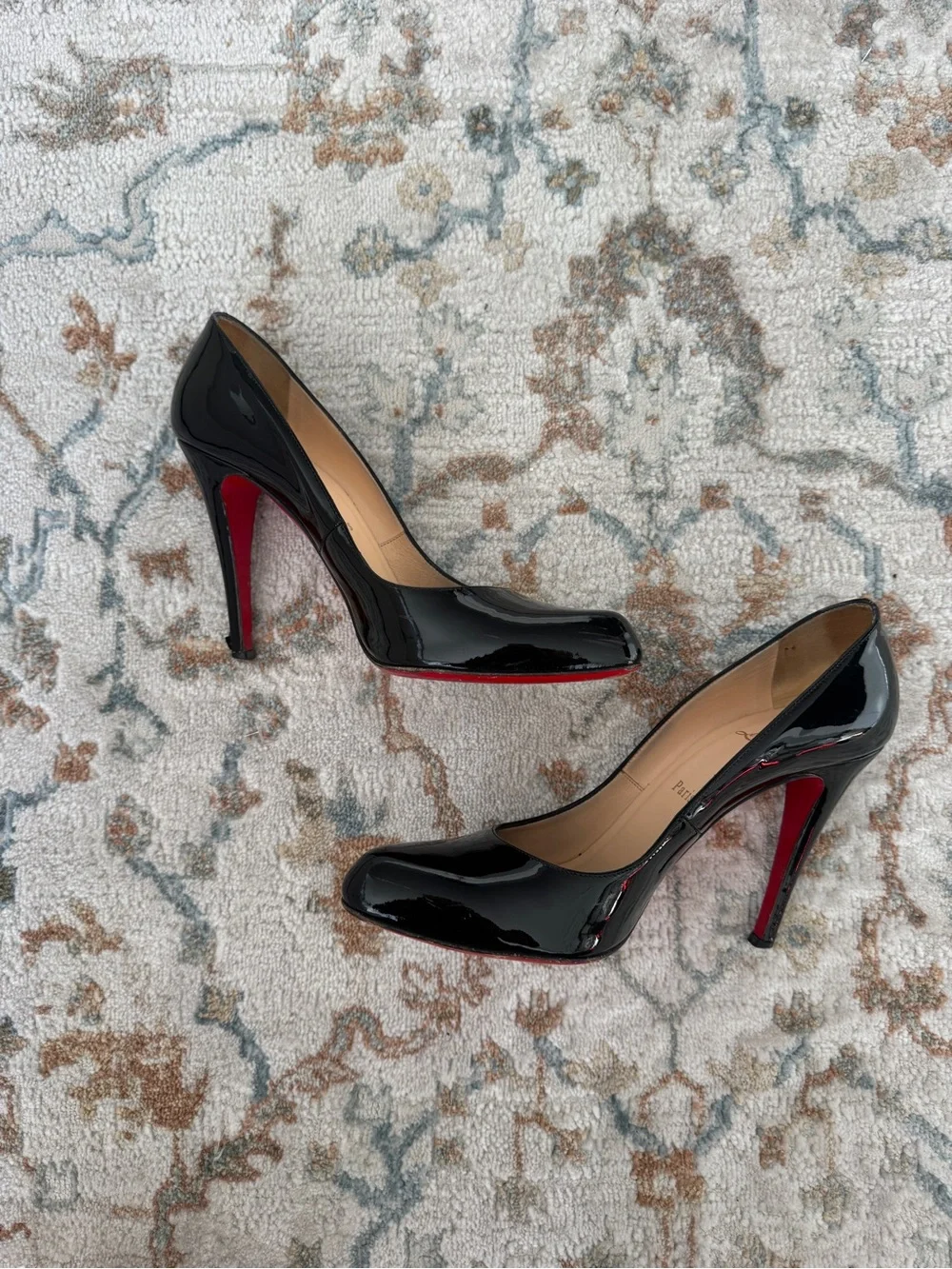 CHRISTIAN LOUBOUTIN Black Patent Leather Pumps 39.5